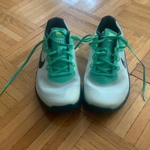 Womens Nike fly wire size 7